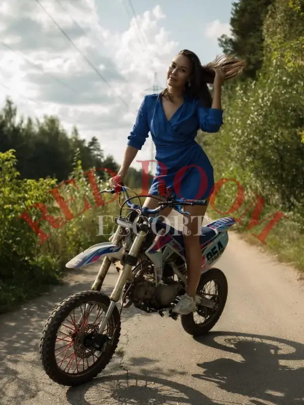 Лаура — возраст 29, рост 169