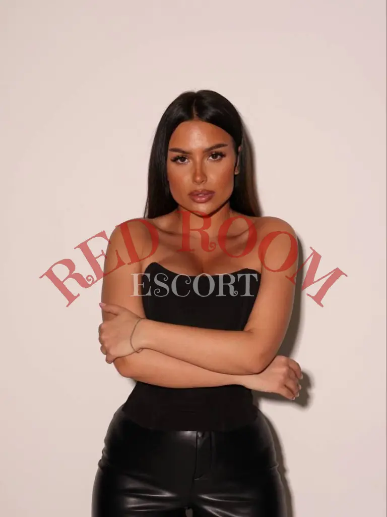 Айсу — эскорт Москва
